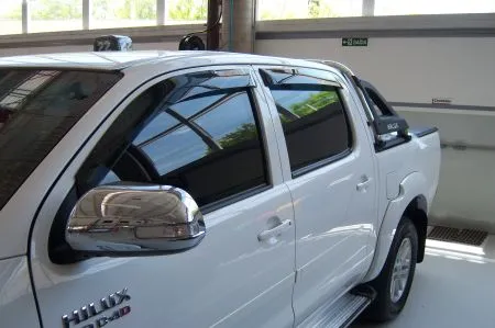 CALHA PARA CARRO (DEFLETOR) HILUX CAB.DUPLA 05/15 4 PORTAS